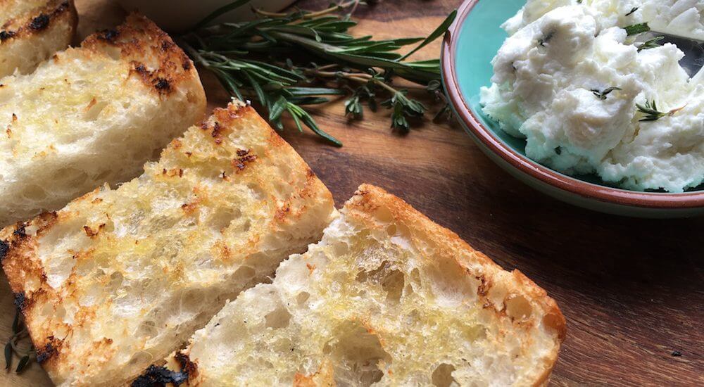 This Mushroom & Herbed Cheese Bruschetta recipe is a great appetizer for gatherings. The presentation looks elegant and the final result is truly delicious.